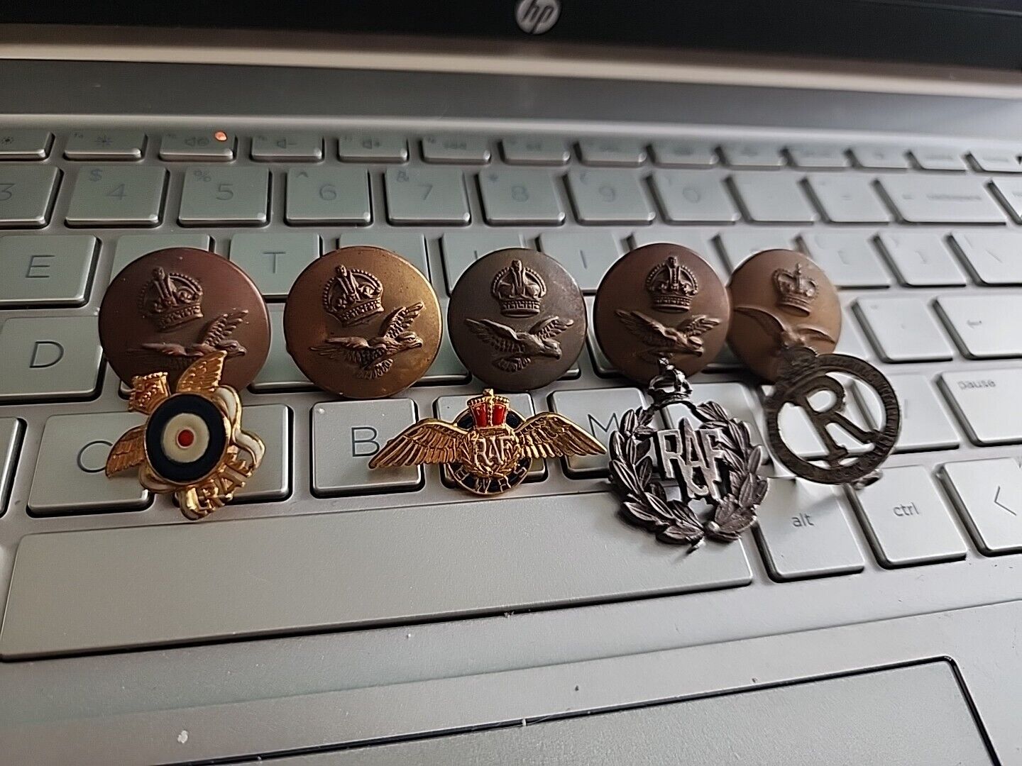 WW2 RAF BUTTONS-BADGES-- SEE STORE WW1-WW2 BADGES AN MEDALS HUFE SELECTION