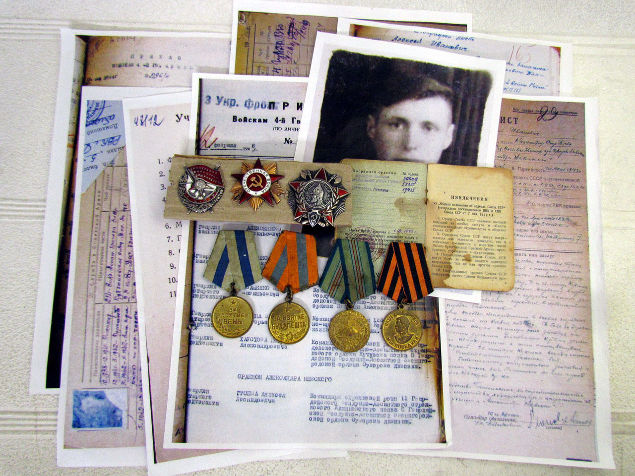 VINTAGE USSR RUSSIAN SET of SILVER ORDERS AND MEDALS with DOCUMENTS