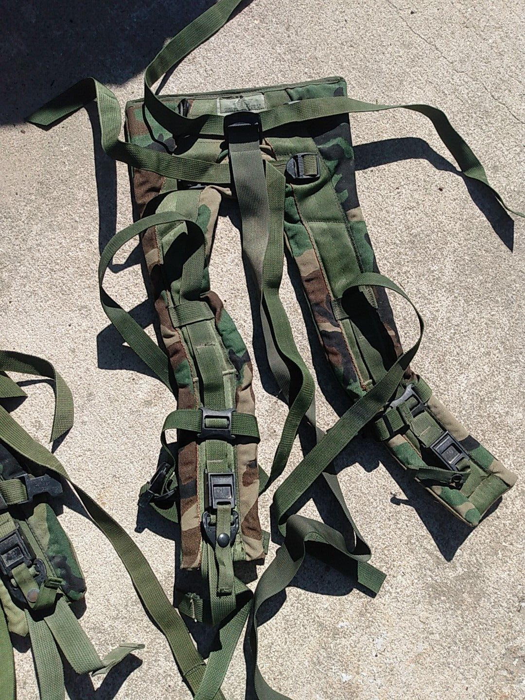 US Army MOLLE II Large Rucksack Shoulder Straps (FRAME) Woodland Camo