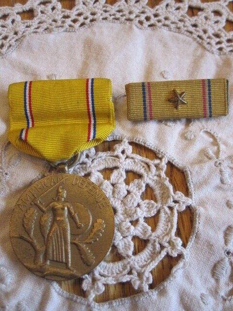 Vintage US WORLD WAR II American Defense Medal on Ribbon w/ Foreign Service Bar 
