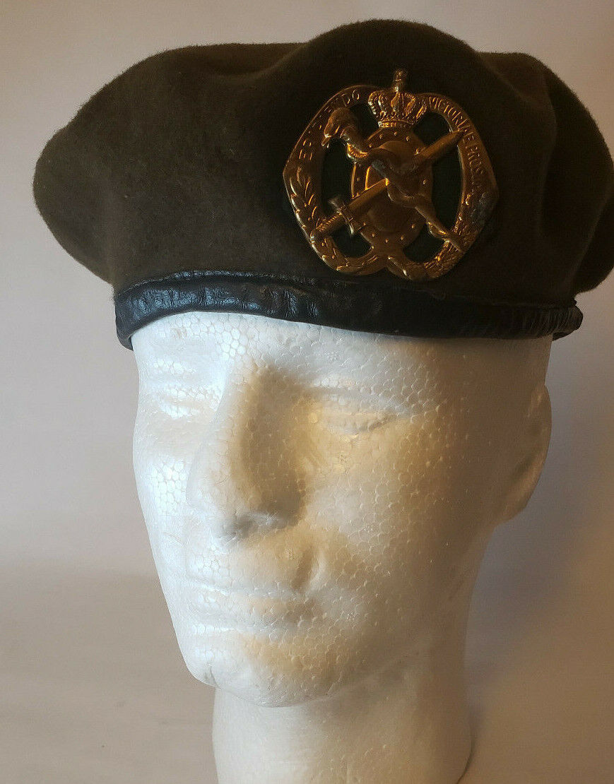 Dutch Army Military Medical Corps Beret With Badge - Netherlands