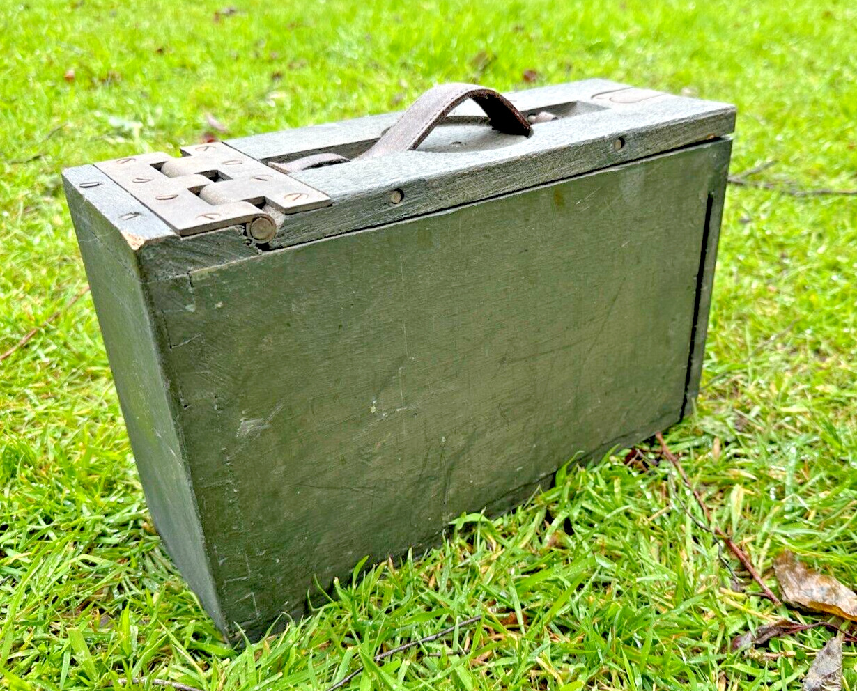 WW1 ARMY ISSUE 1917 WOODEN AMMO BOX, COMPLETE & IN GOOD CONDITION