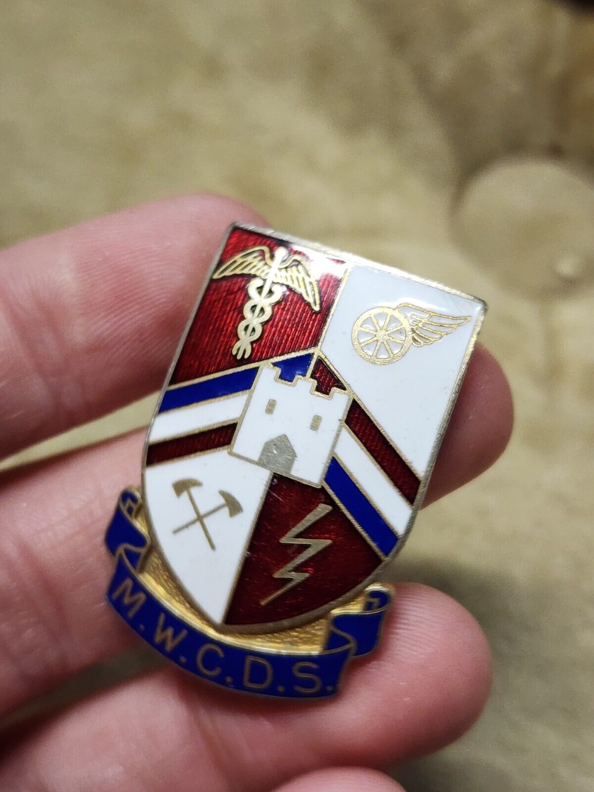 WWII US MWCDS MASSACHUSETTS WOMENS CIVIL DEFENCE DUI CREST PIN 