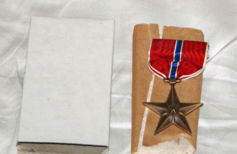  WW2 US  Boxed Bronze Star Medal Decoration --Unissued 