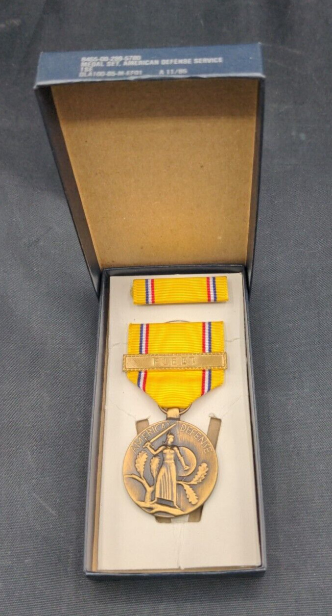 Post WWII US American Defense Medal with Fleet bar and ribbon 1985 contract