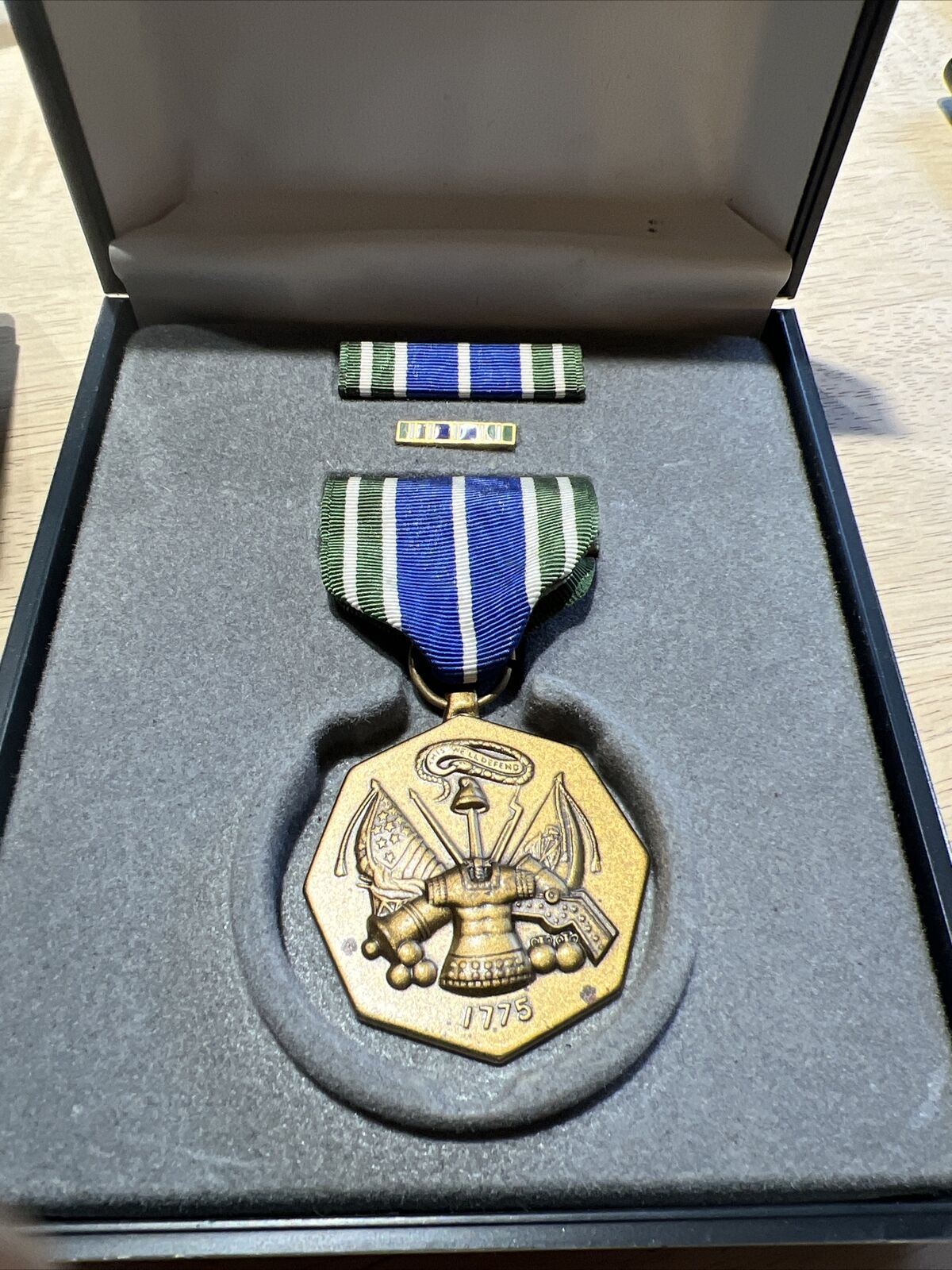 US Military Army Achievement Medal Set Dress Uniform Lapel Pin Ribbon Orig. Case