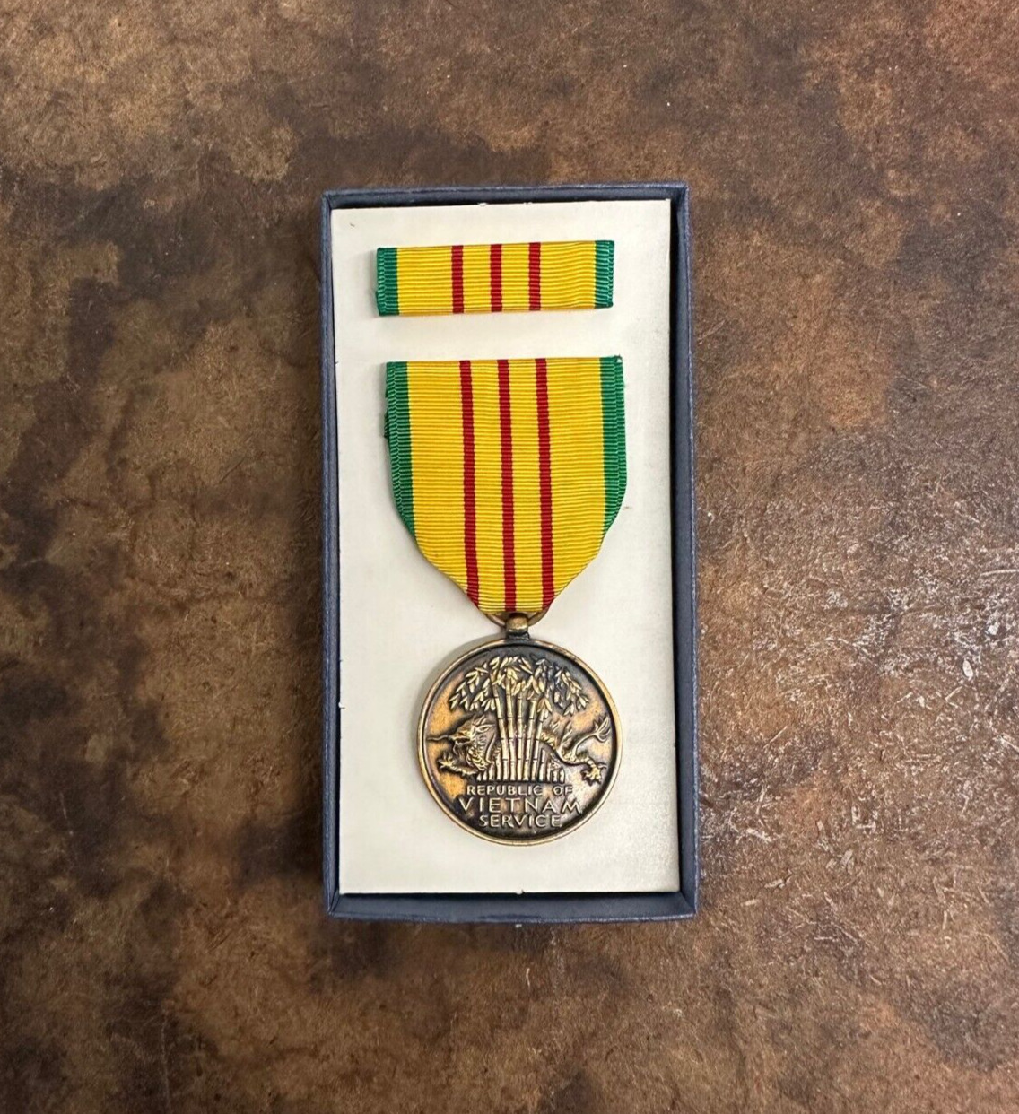NOS Vietnam War Era US Military Vietnam Service Medal 8455-926-1664, 1969, R-47