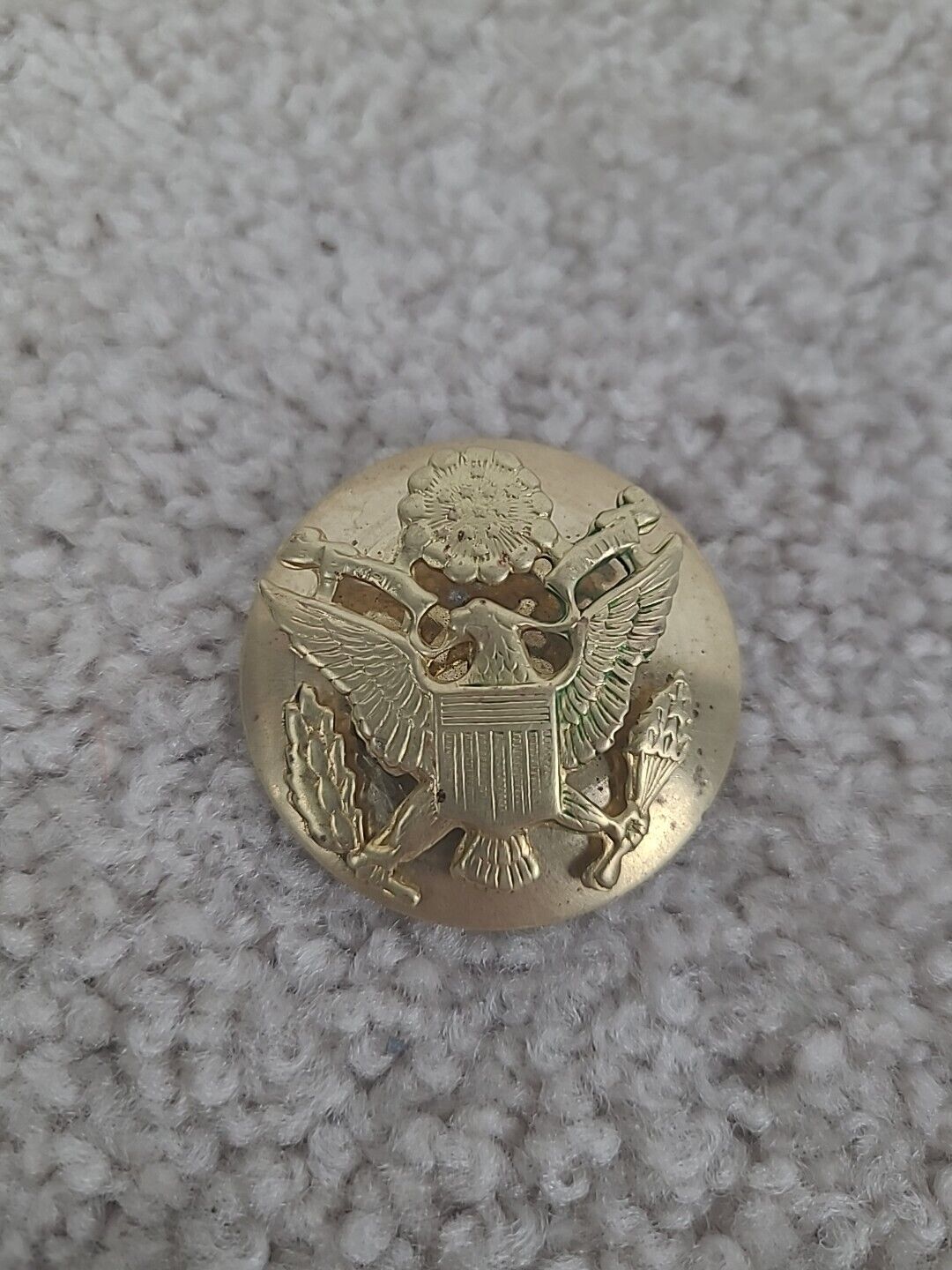 Vintage WWII US Army Brass  Cap Badge Visor Eagle Screw Back Pin