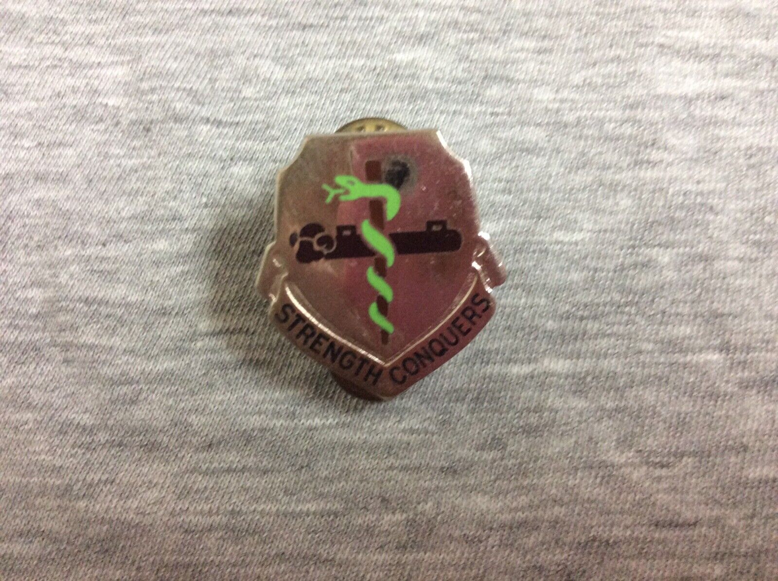 Vintage US Army Unit Crest Strength Conquers Lapel Pin