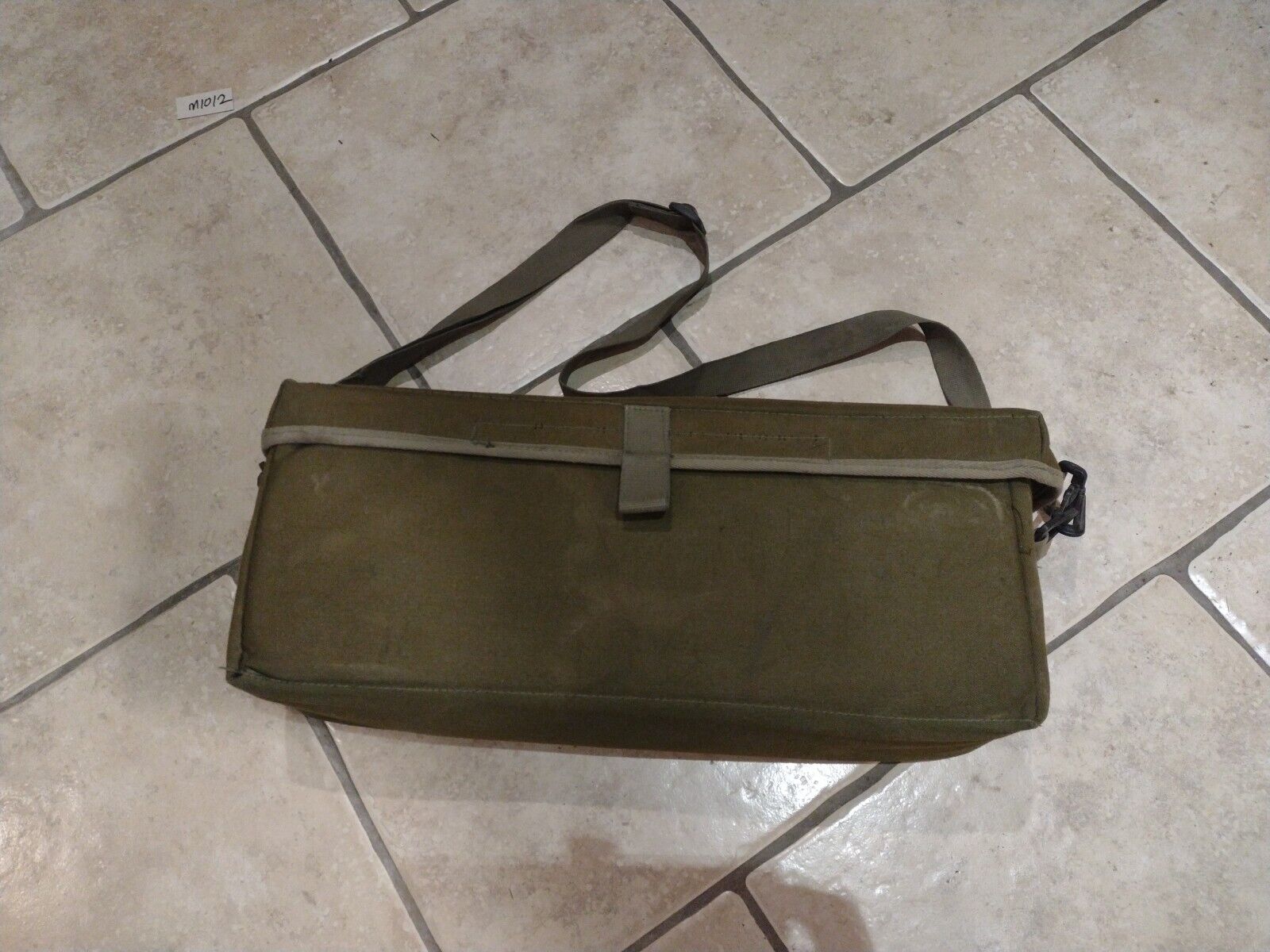 m1014 E - British Army (?) Equipment Bag - Green / OD - with internal pouch