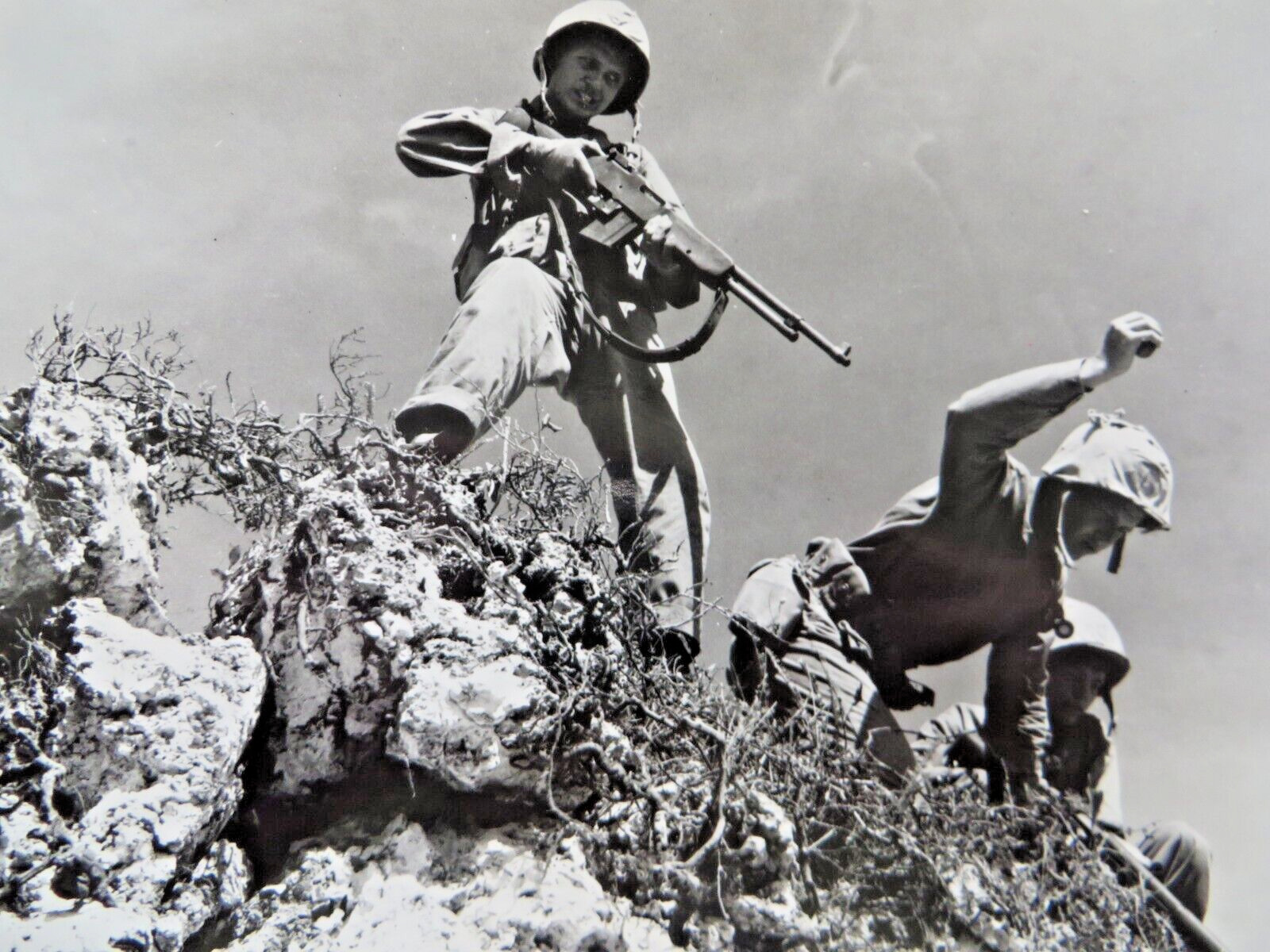 VINTAGE WW2 ORIGINAL USMC PHOTOGRAPH OKINAWA: MOP-UP OPERATIONS