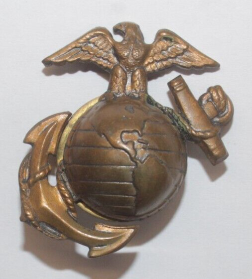 Vintage US Marine Screw Back EGA Collar Pin LH WW1 or WW2  Mint Cond.
