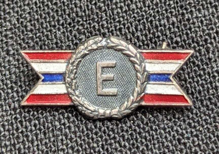 WWII US STERLING SILVER ENAMEL E FOR EXCELLENCE ARMY-NAVY PRODUCTION AWARD PIN
