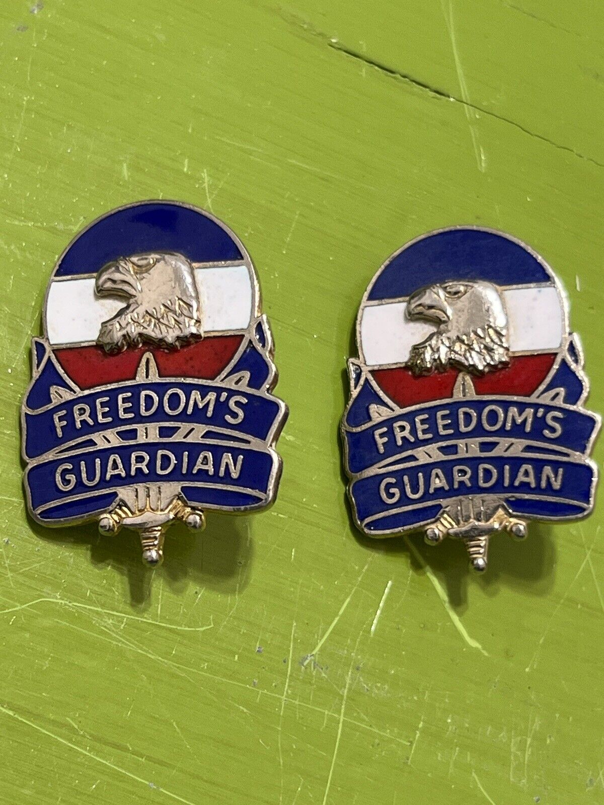 Pair US Army Forces Command -FORSCOM- Crest \'Freedom\'s Guardian\' Pin Insignia