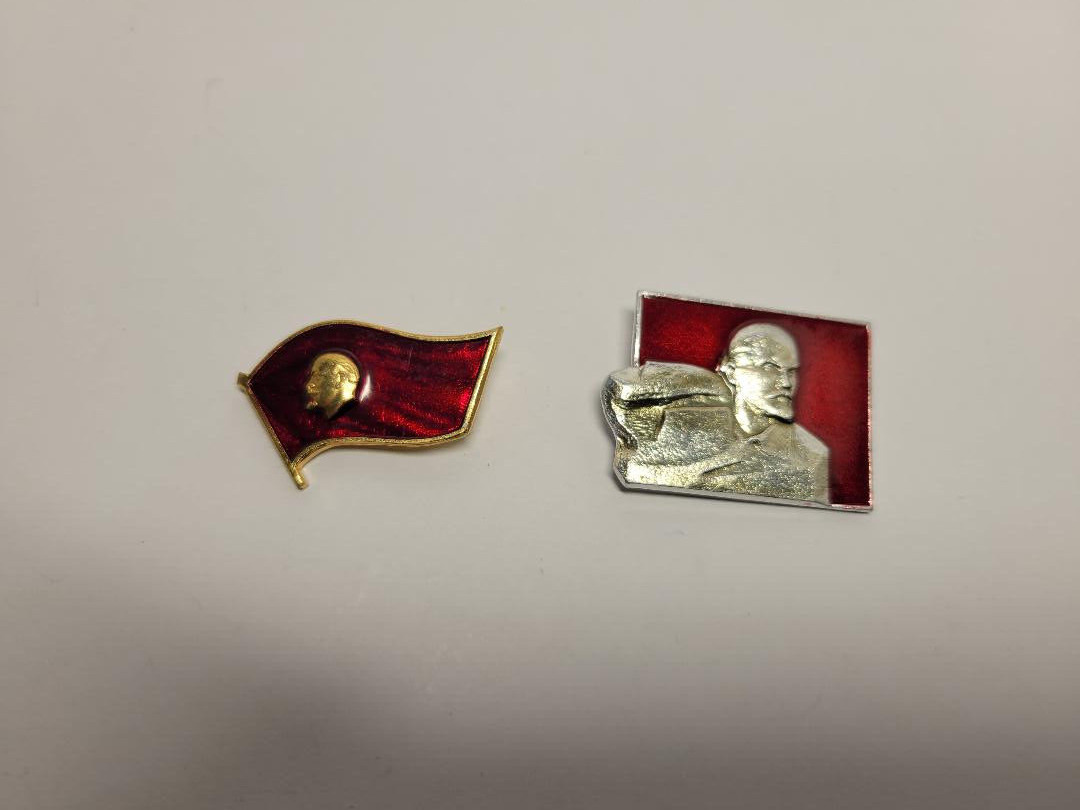 Soviet Union Vladimir Lenin USSR Pins Lot of 2