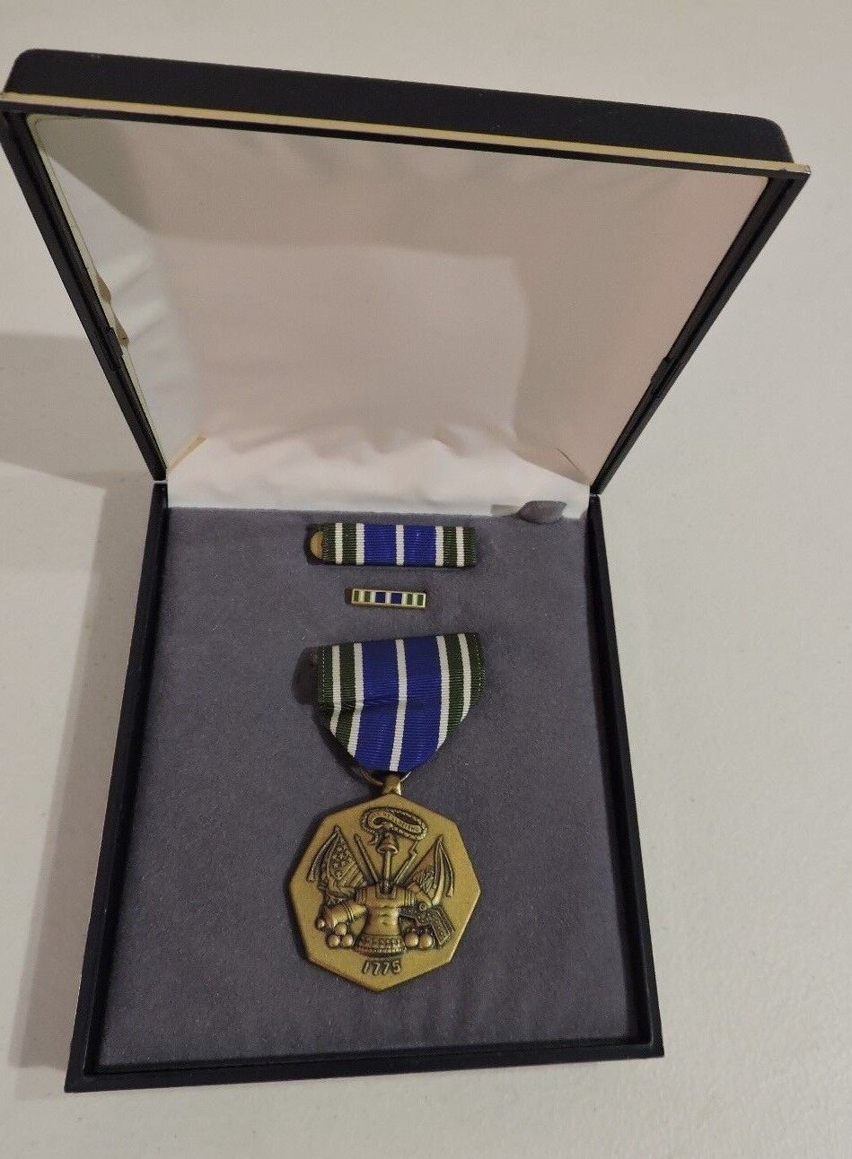 U.S. ARMY BRONZE MILITARY ACHIEVEMENT MEDAL WITH RIBBON AND PRESENTATION BOX