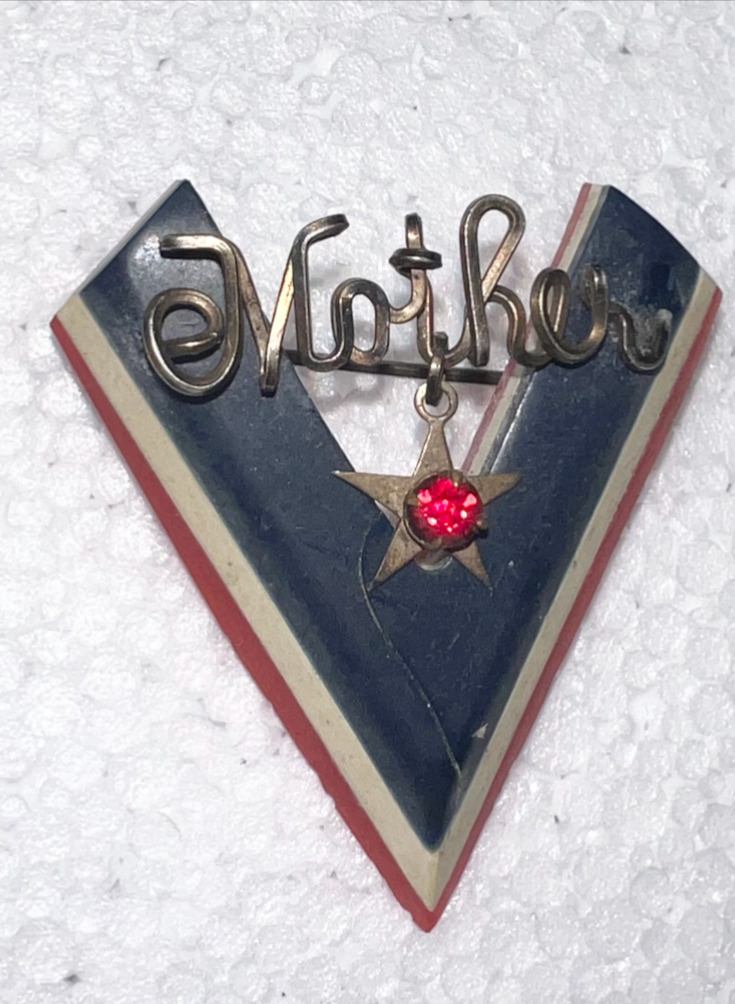 WWIl Victory Pin V for Visit Victory Brooch Mother Red White blue