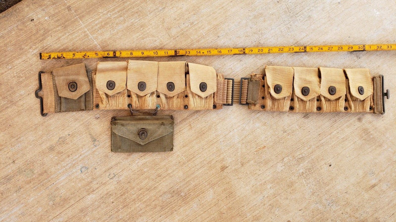 VINTAGE MILITARY BELT WITH MANY POUCHES COOL SNAP CLOSURES ALL STILL FUNCTIONAL