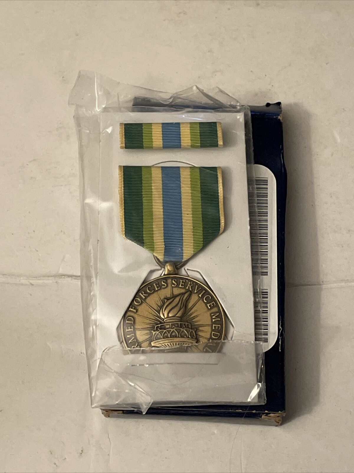 A6 GENUINE U.S. MINIATURE MEDAL: ARMED FORCES SERVICE MEDAL New With Box