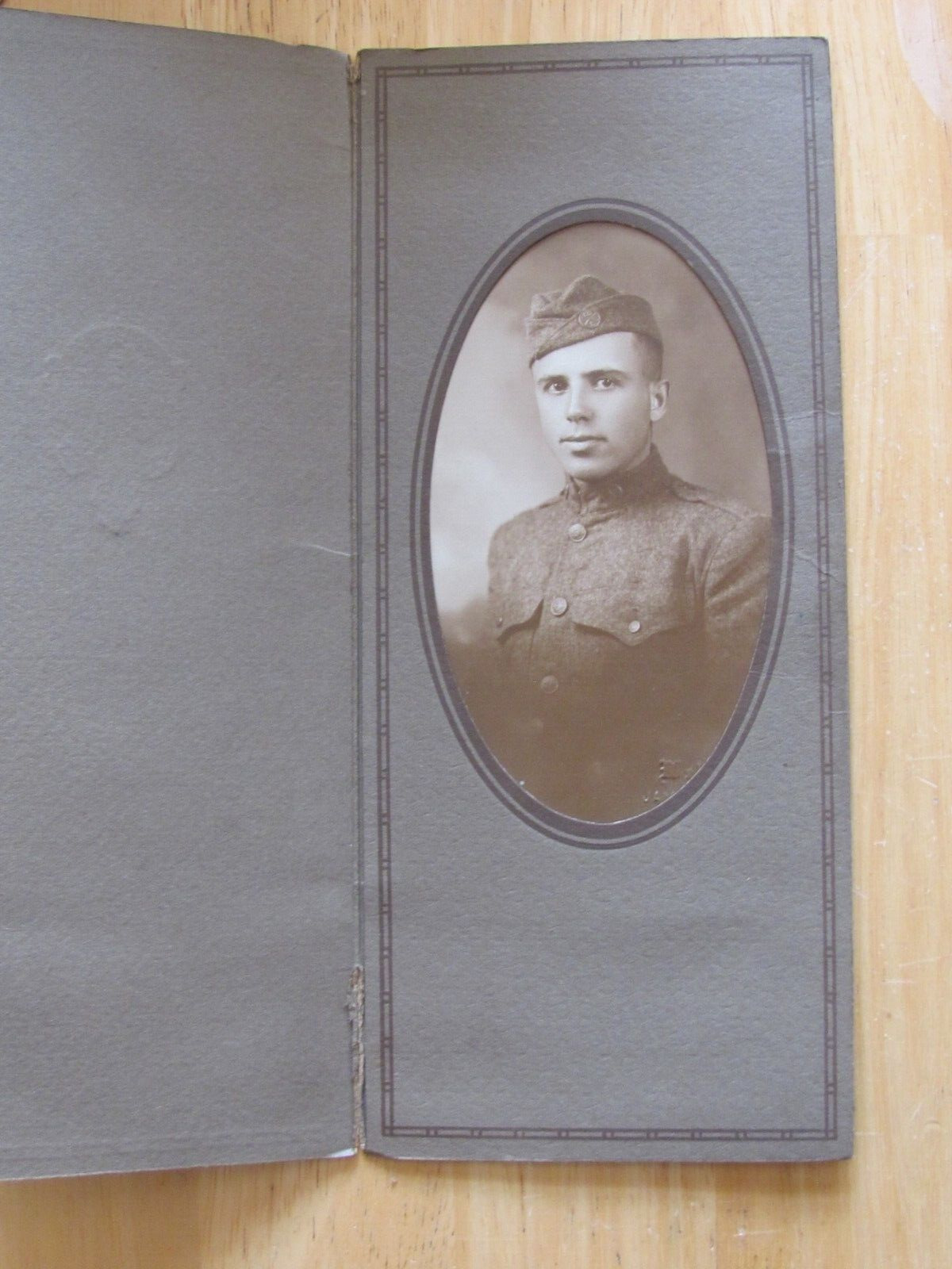WW1 US SOLDIER PHOTOGRAPH 122 INFANTRY L CO BUTTON TAKEN JAMAICA NY