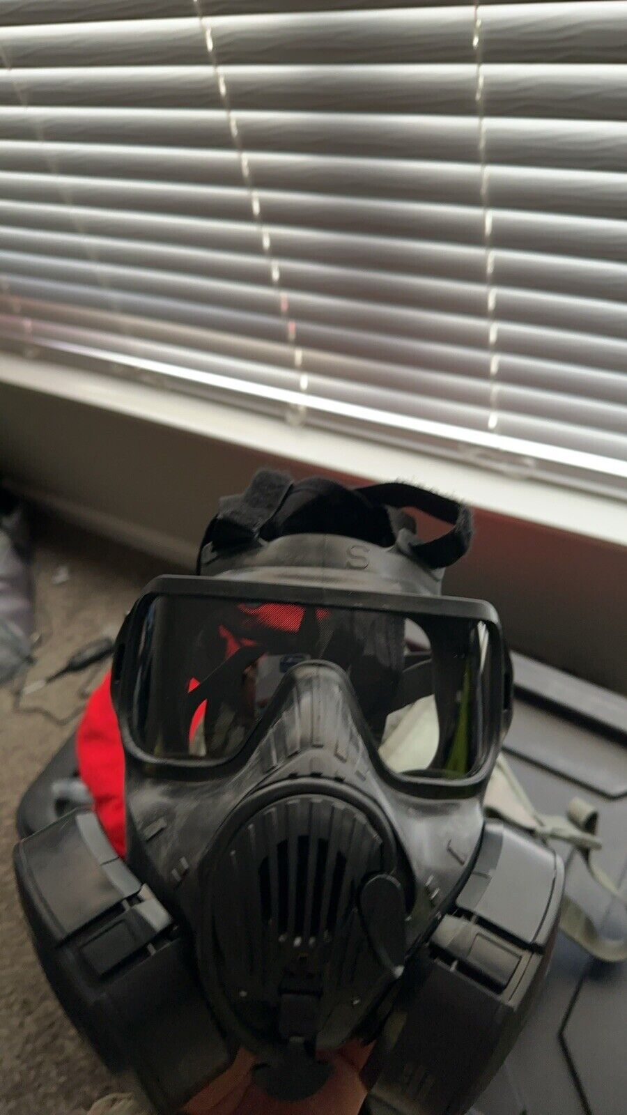 M50 Pro Mask. Comes With 2 Filters. And Bag Carrier