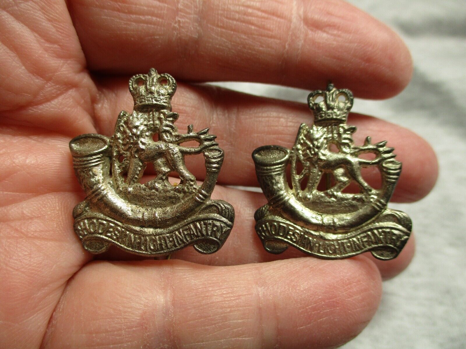 Rhodesia Rhodesian Light Infantry Badge Rare Collar Badge Lot Of Two Crown