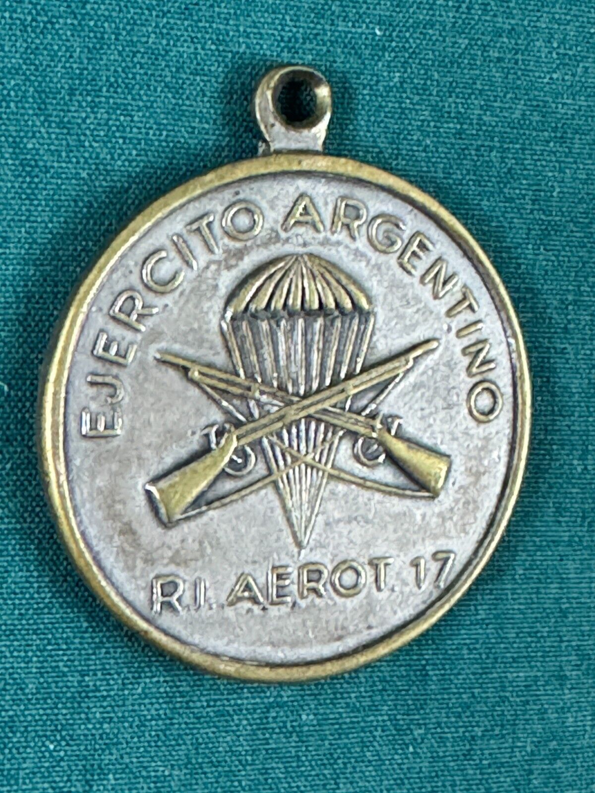 ARGENTINE MEDAL EJERCITO ARGENTINO ARMY CROSS RIFLES EMBLEM