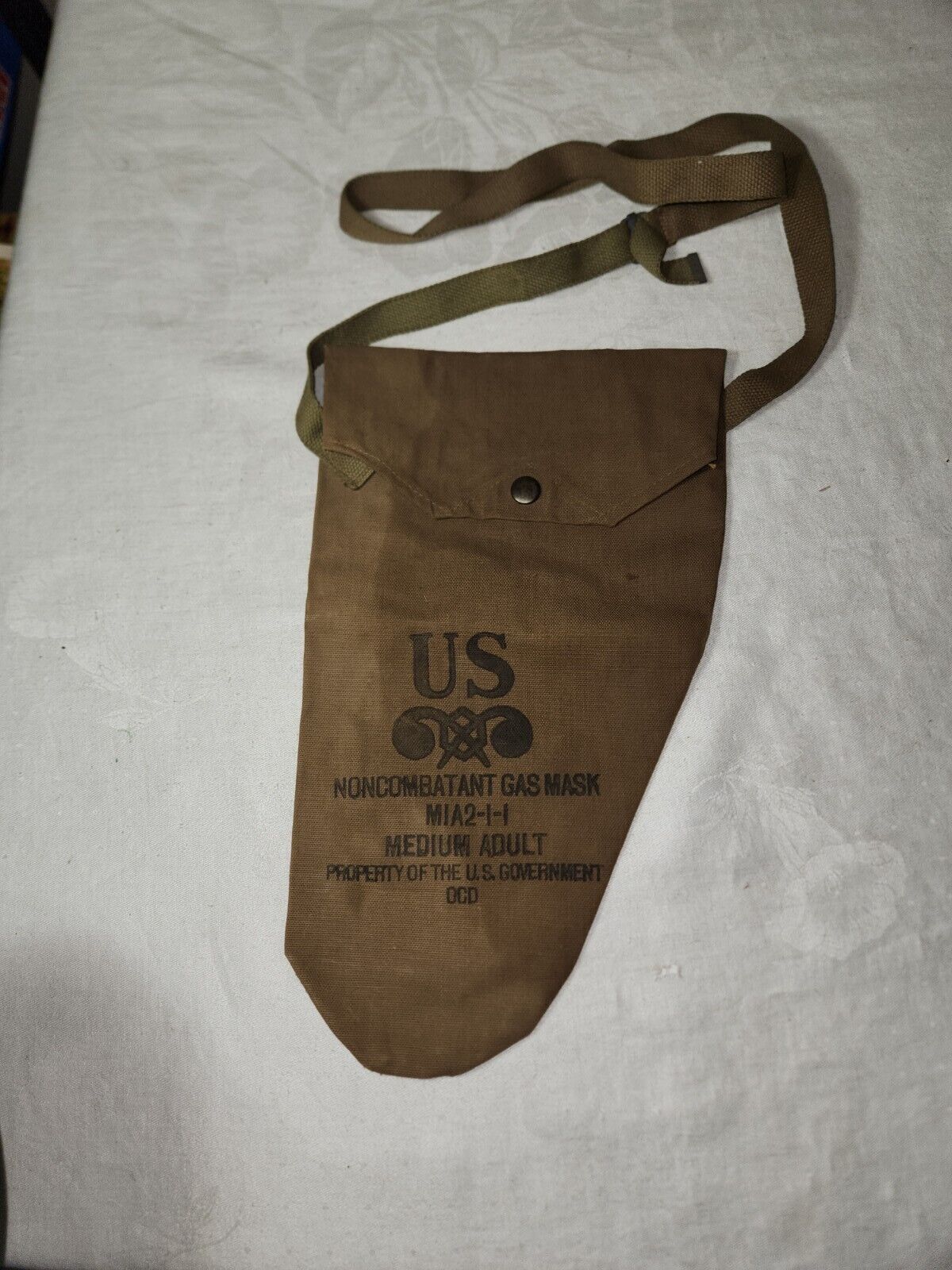 Vintage WWII Non-Combatant M1A2-1-1 Gas Mask Bag Only Medium Adult 