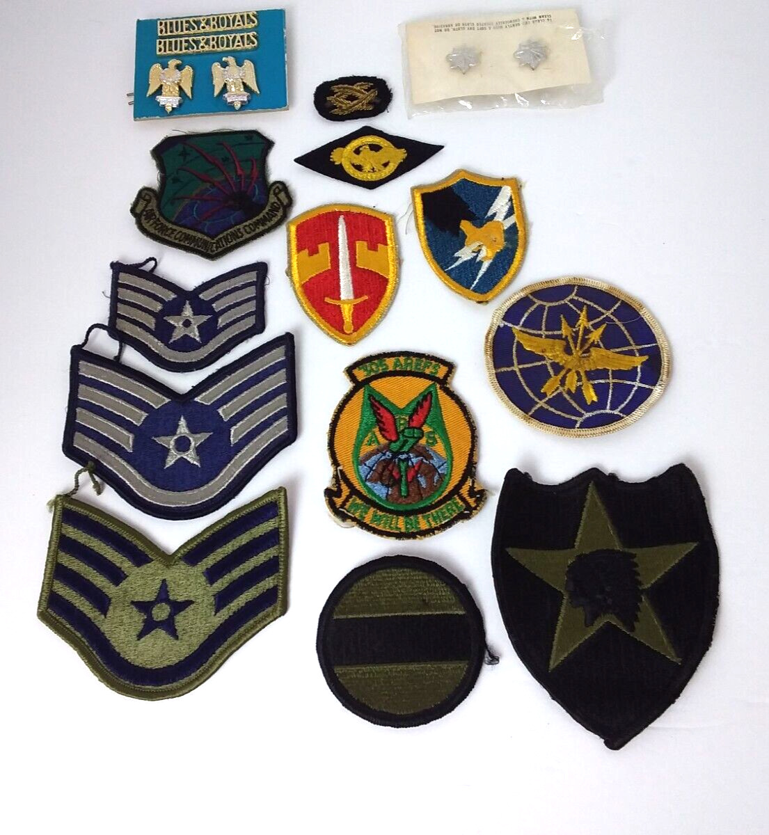 Vintage lot of 12 military Patches + Pins Air Force Army
