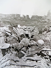 VINTAGE WW2 ORIGINAL USMC PHOTOGRAPH OKINAWA:  29TH MARINES DIG IN FOR THE NIGHT picture
