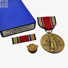 WW2 US VICTORY MEDAL RIBBON BAR HONORABLE DISCHARGE LAPEL PIN 1946 JR WOOD BOXED picture