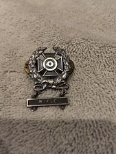 Vintage 1/20 S.F. US Army Sharpshooter Marksman Badge Pin w/ Rifle Bar picture