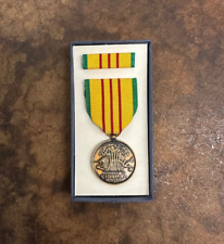 NOS Vietnam War Era US Military Vietnam Service Medal 8455-926-1664, 1969, R-47 picture