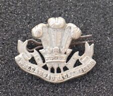 Rare WW2 Royal Regiment of Wales ICH DIEN Cap Badge: GWELL ANGAU NA CHYWILYDD picture