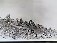 VINTAGE WW2 ORIGINAL USMC PHOTOGRAPH OKINAWA:  PINNED DOWN ON AWACHA POCKET picture
