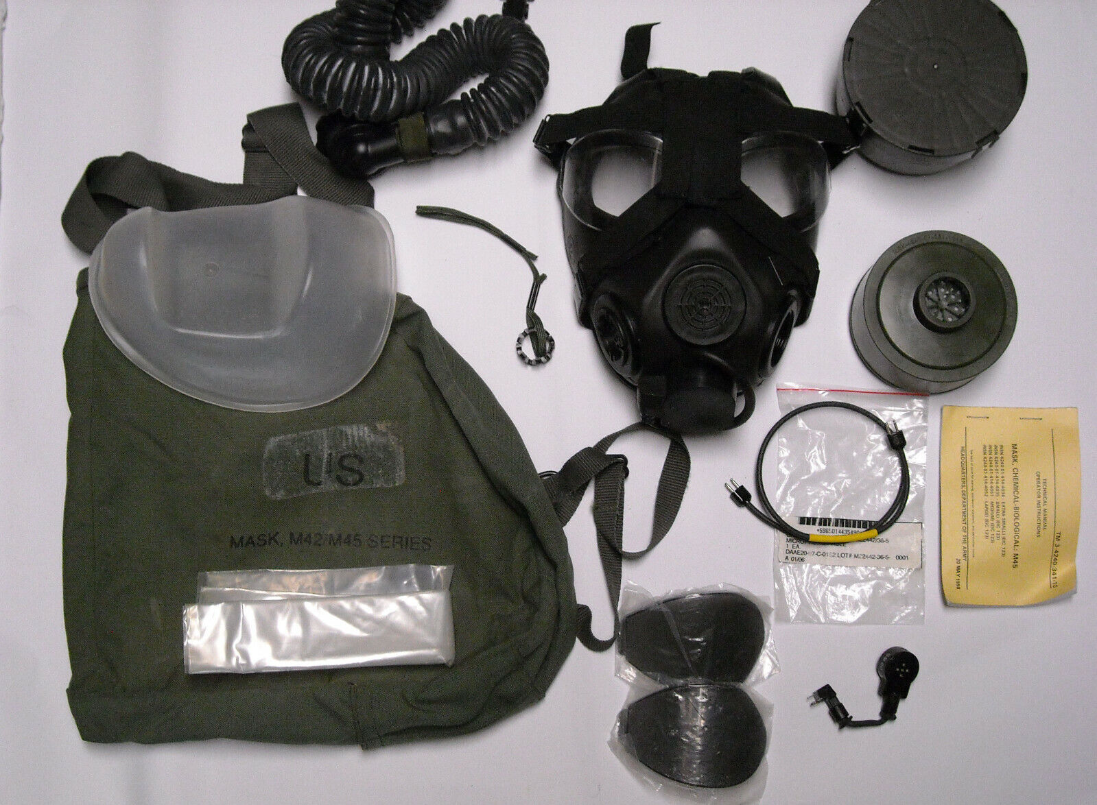 Rare M45 gas mask size Large with accessories, micophone and more
