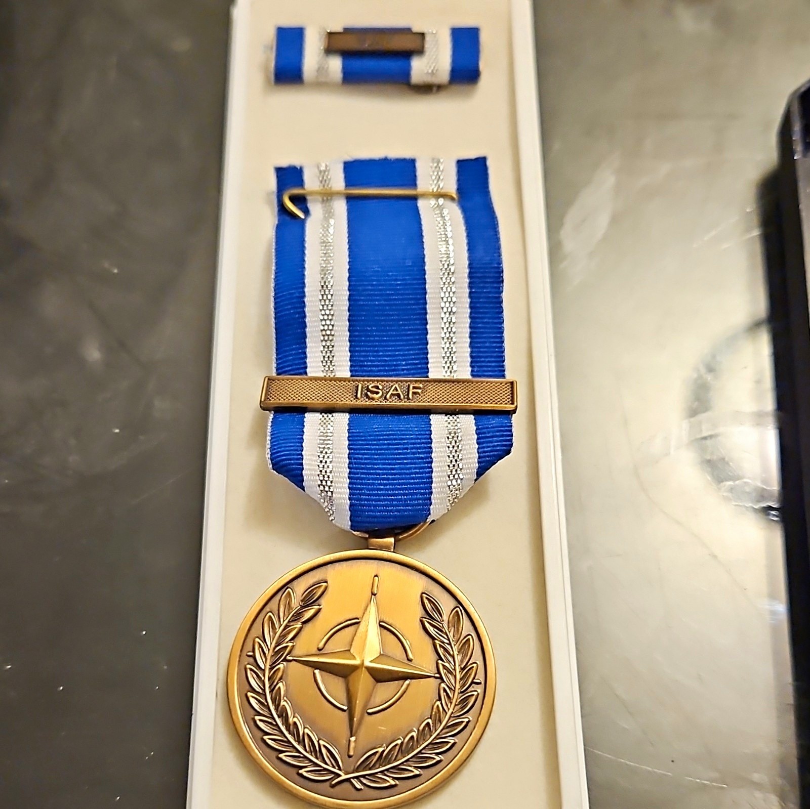 ISAF Non Article 5 Medal w/ Blue & White Ribbon Bar, Presentation Box