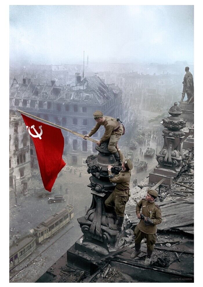 FINE Color WW2 Soviet Russian Propaganda Poster Soldier Soviet Flag On Reichstag