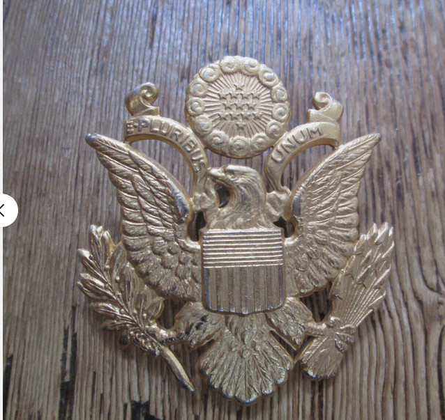 WW2 US Army Officer's Large Gold tone Fox Marker's Mark Cap Badge