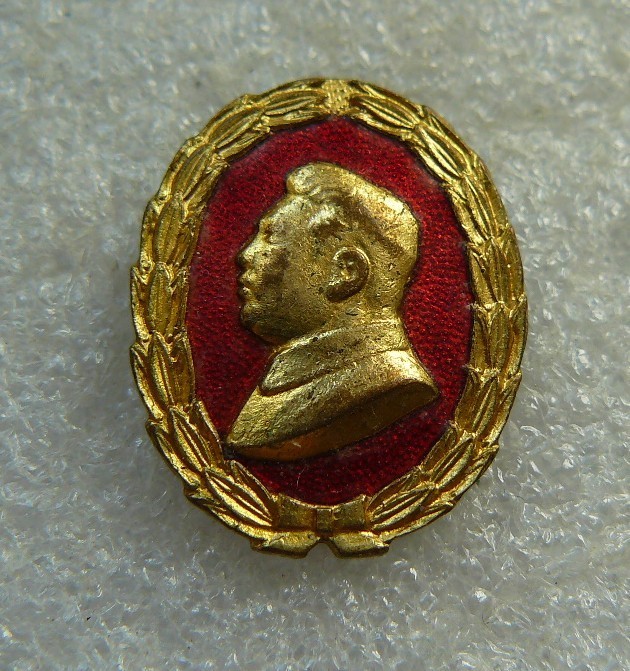 Kim Il-sung vintage badge variety