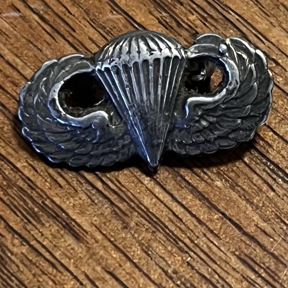 World War II parachutist Jump Wings parachute pin badge, Sterling silver VTG