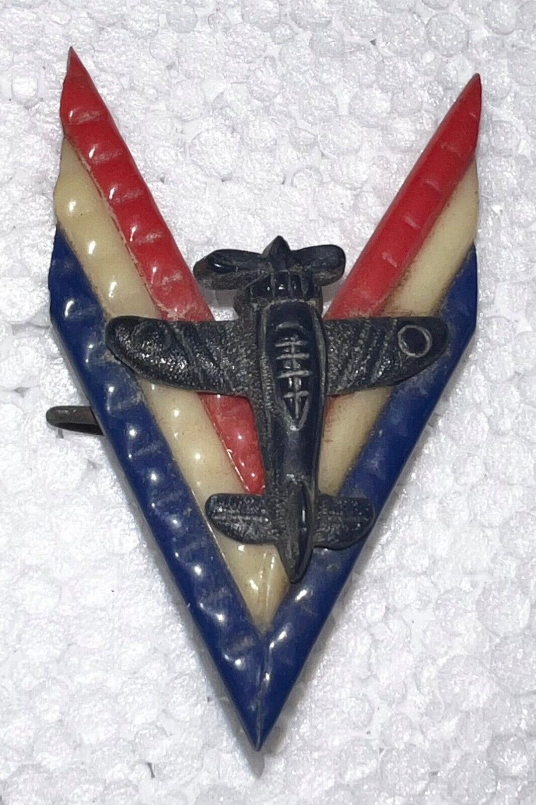 WWIl Victory pin Red White blue