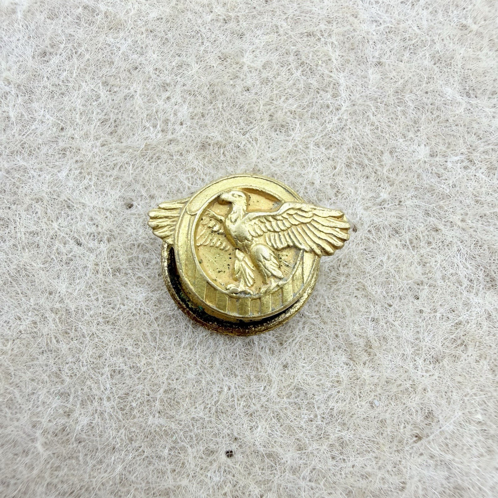 Vintage Honorable Discharge Uniform Button U.S Military Service Member Veteran