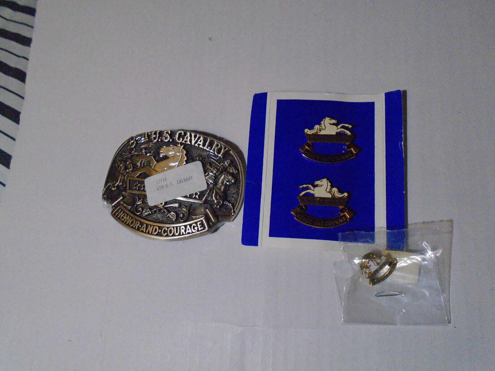 US Army 8th Cavalry Regiment Brass Belt Buckle, plus 3 pins(Honor and Courage)