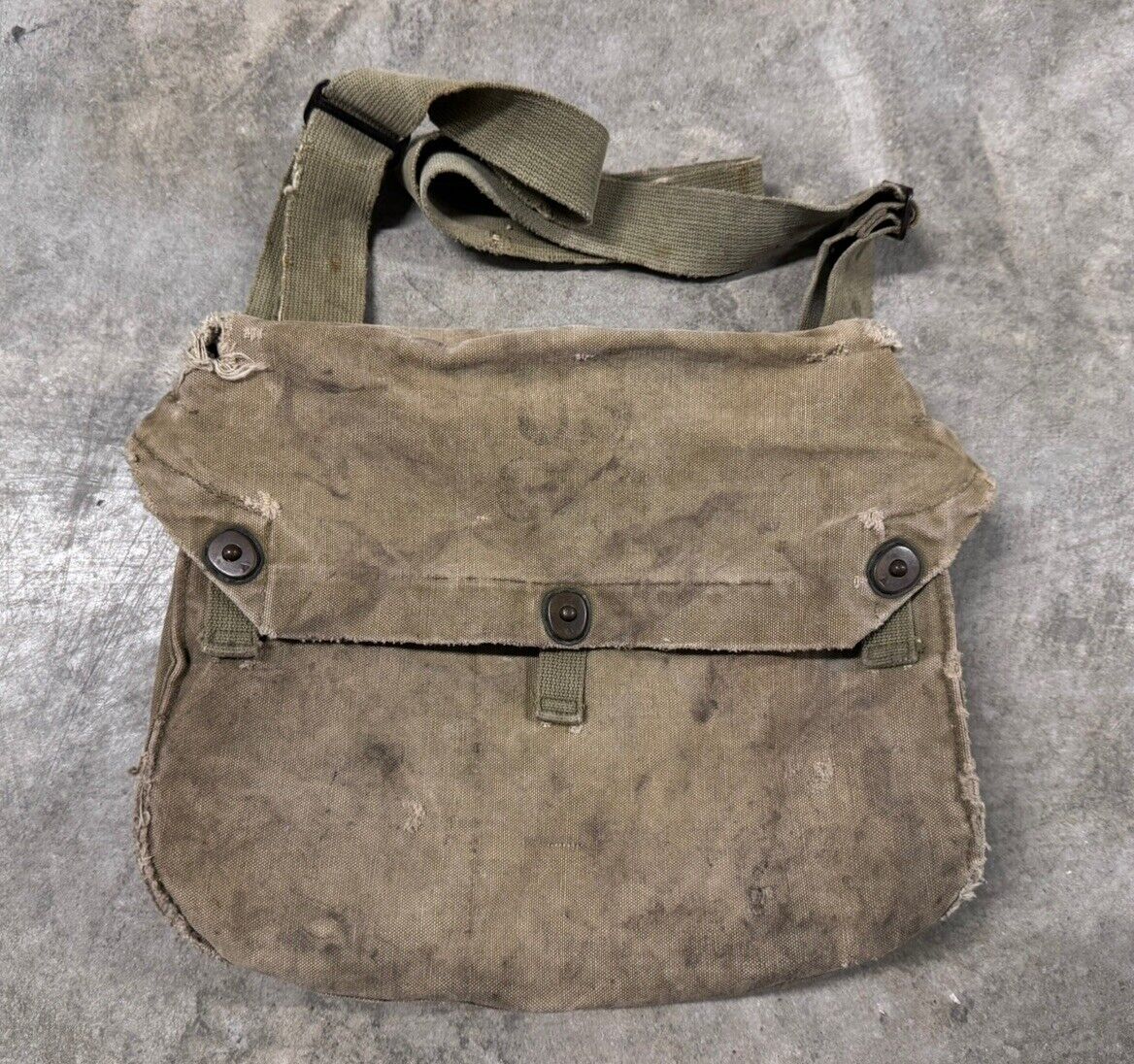 WWII WW2 US Army 1944 Transitional Gas Mask Carrier Bag Vintage Canvas Messenger