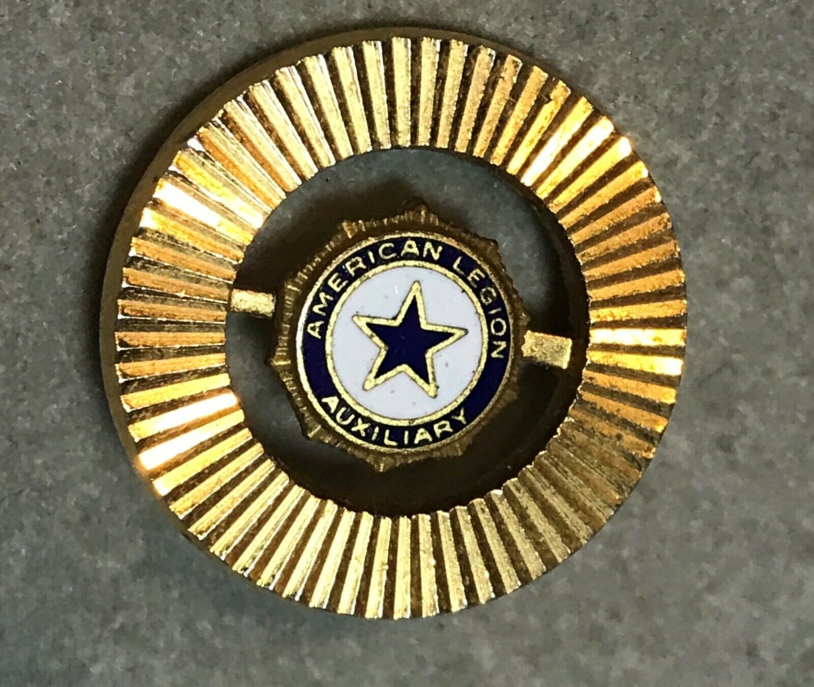 VINTAGE PIN US AMERICAN LEGION AUXILARY Gold Tone 3/4