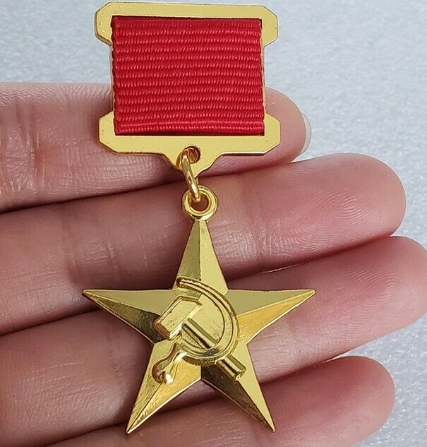 Russian Medal: Socialist Labor Communist Golden Star Hero Emblem