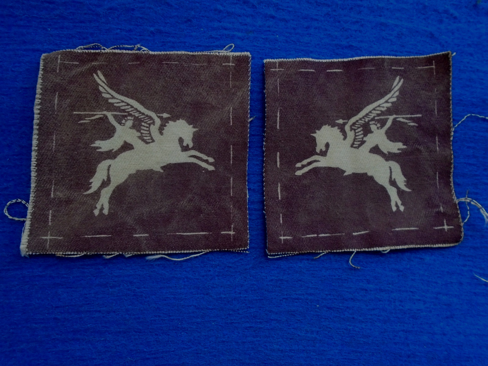 FACING PAIR AIRBORNE DIVISION PRINTED FORMATION SIGN BADGES, REPRODUCTIONS