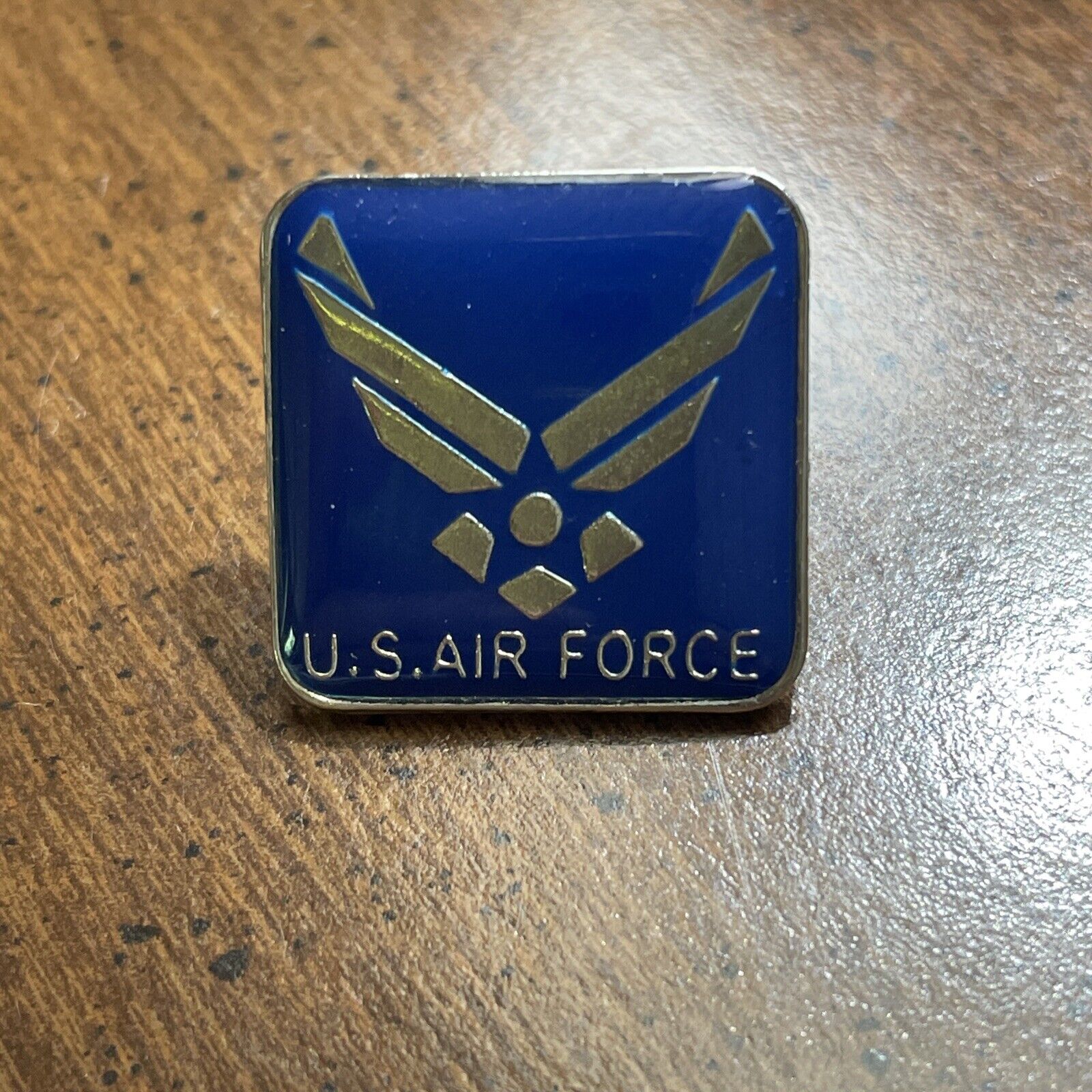 US Air Force USAF Wings Logo Lapel Hat Jacket Vest Shirt Backpack Bag Pin