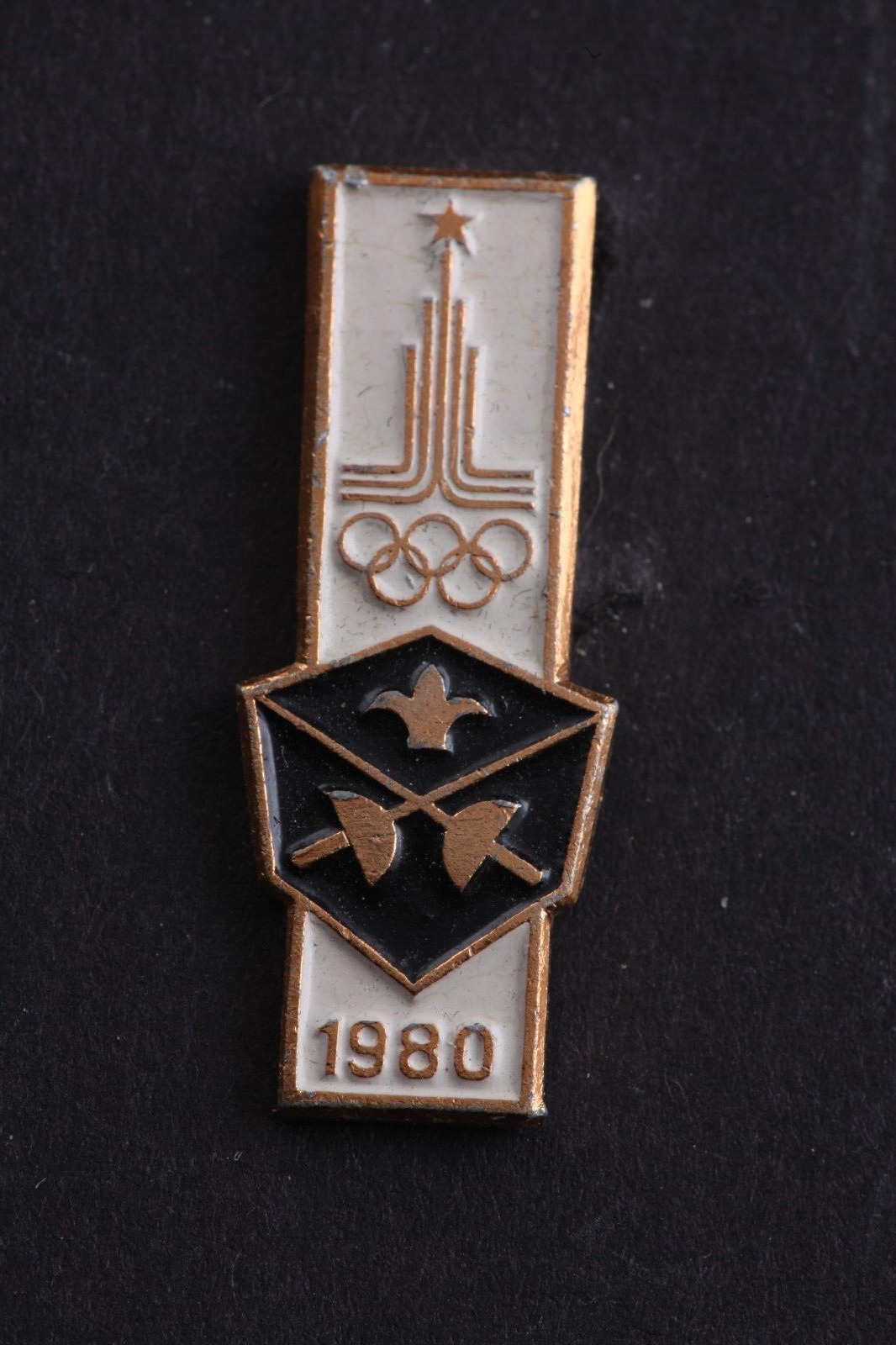 Soviet 1980 Moscow Summer Olympics Fencing Sword Epee Sports badge pin USSR